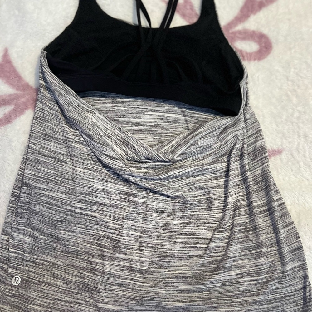Lululemon Heathered Gray/ black built in sports bra Wild Tank Size 6